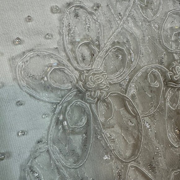 White Juliette Cropped Jeans Sz 6 Embroidered Floral Lace Overlay Sequins Chic - Picture 6 of 14